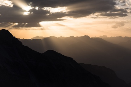 Au coucher du soleil entre le col des Houerts et la Pointe d'Escreins