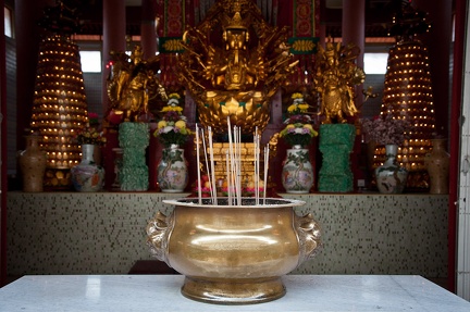 Sam Poh temple