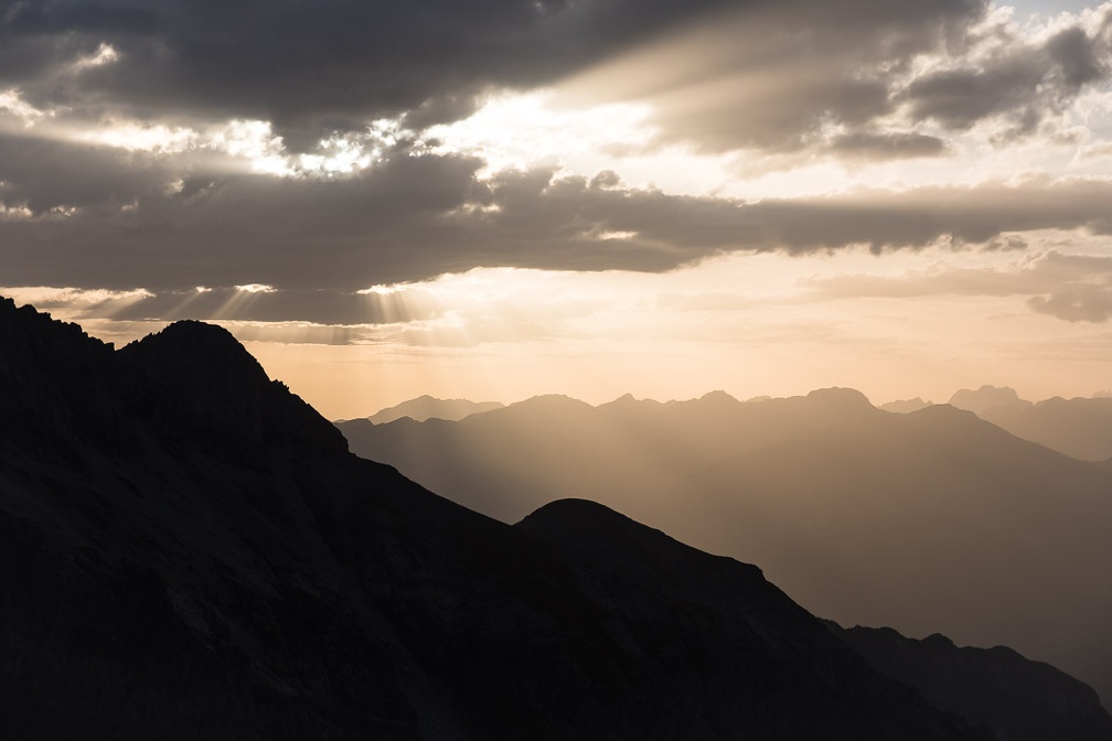 Au coucher du soleil entre le col des Houerts et la Pointe d'Escreins